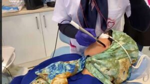 تدریس در بخش عملی کورس ویژه جراحی دندان عقل در شهر یزد
